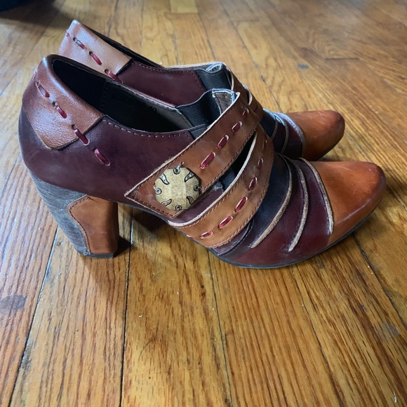 L'Artiste Shoes - L'Artiste by Spring Step Women’s Leather Booties